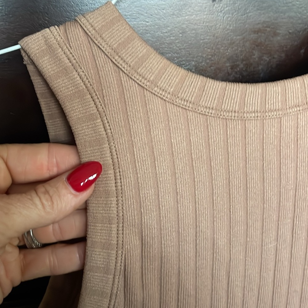 Sleeveless Ribbed Tan Top - Picture 3 of 4